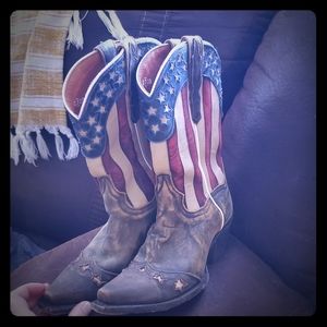 Size 8 cowgirl boots